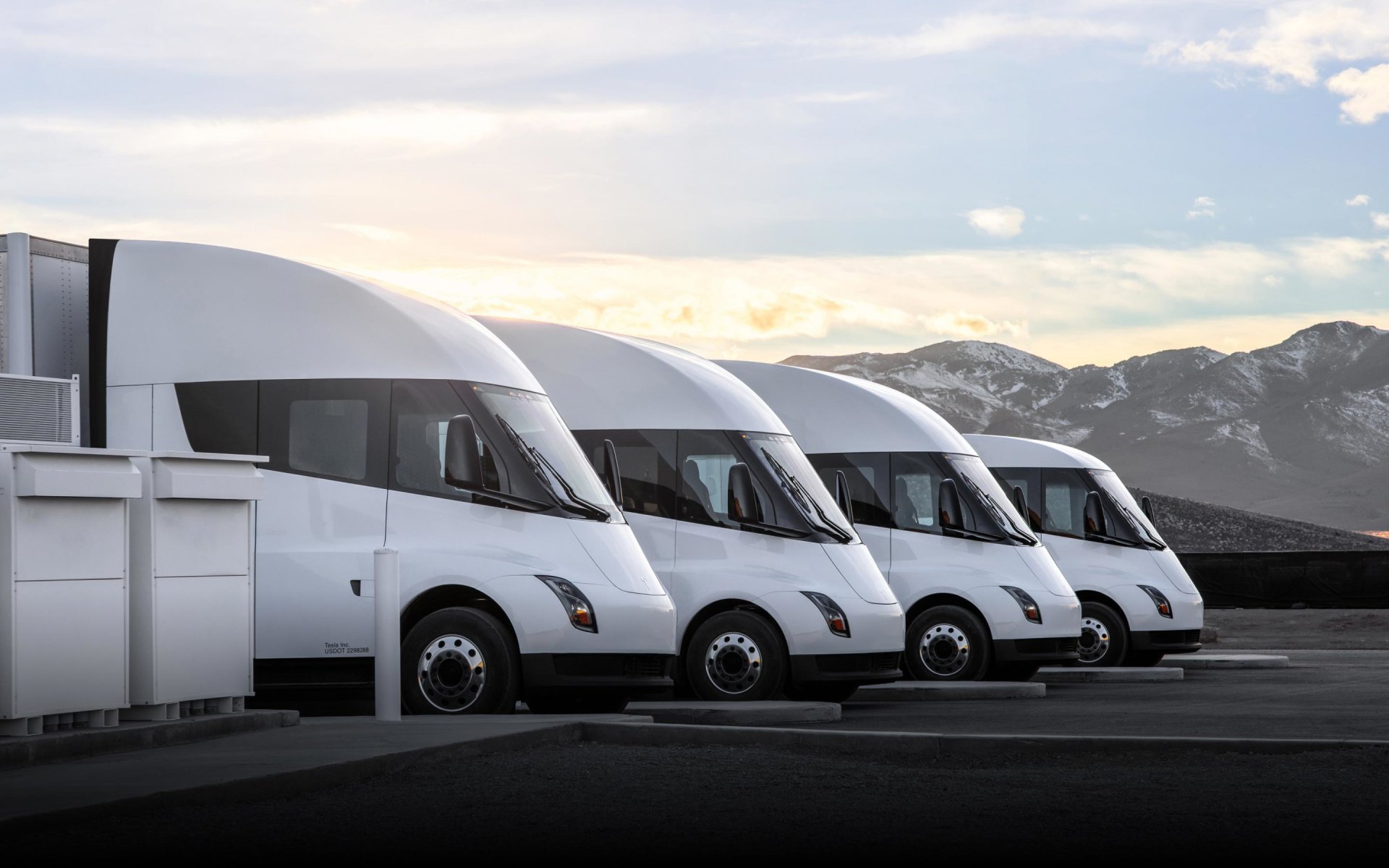 2026 Tesla Semi Long Range (48V refresh) in studio shot